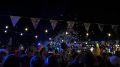 500-метровый танцпол Пенная вечеринка и мощный DJ-сет поставили точку в нашем мероприятии. Сегодня пляж Старого озера превратился в огромный танцпол, который был заполнен гостями нашего фестиваля