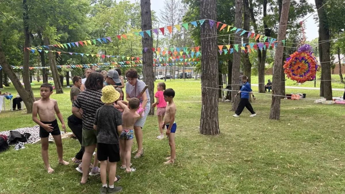 В Кисловодске устроили настоящее пиньята-шоу! В Кисловодске устроили настоящее пиньята-шоу!
