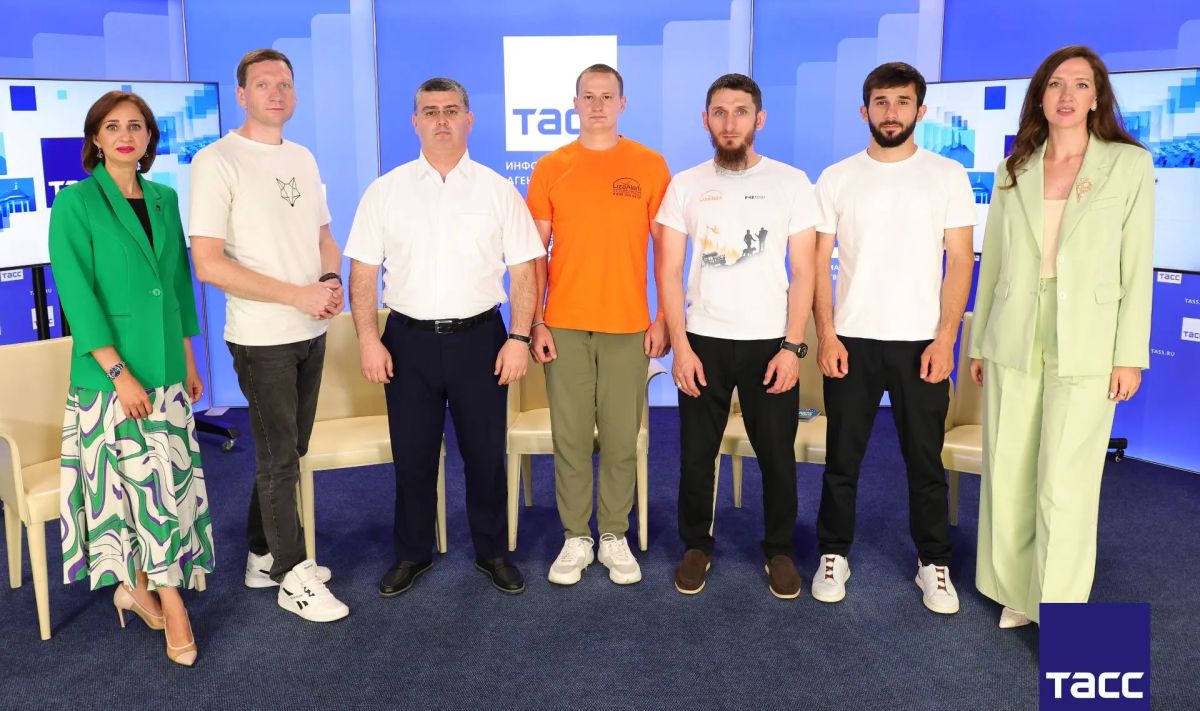 Главное из заявлений, а также фоторепортаж с пресс-конференции в Региональном информационном центре "ТАСС Кавказ" в Пятигорске, посвященной результатам работы добровольческих поисково-спасательных отрядов (ДПСО) в... Главное из заявлений, а также фоторепортаж с пресс-конференции в Региональном информационном центре "ТАСС Кавказ" в Пятигорске, посвященной результатам работы добровольческих поисково-спасательных отрядов (ДПСО) в...