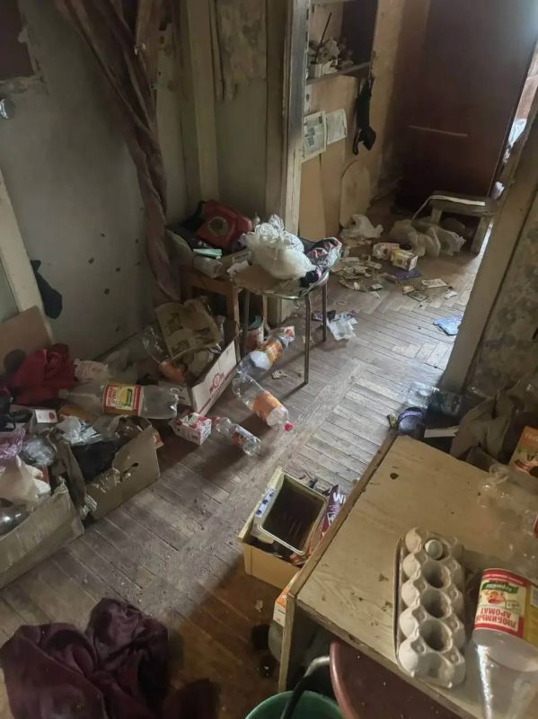 В Кисловодске после жалоб на сильный запах в квартире нашли тело пенсионерки