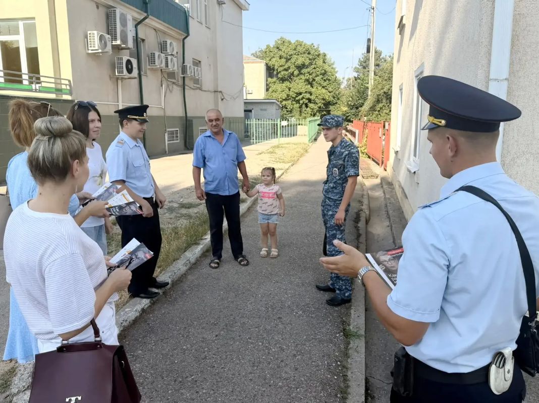 Полицейские Курского округа дали важные советы местным жителям, как не стать жертвой мошенников Полицейские Курского округа дали важные советы местным жителям, как не стать жертвой мошенников