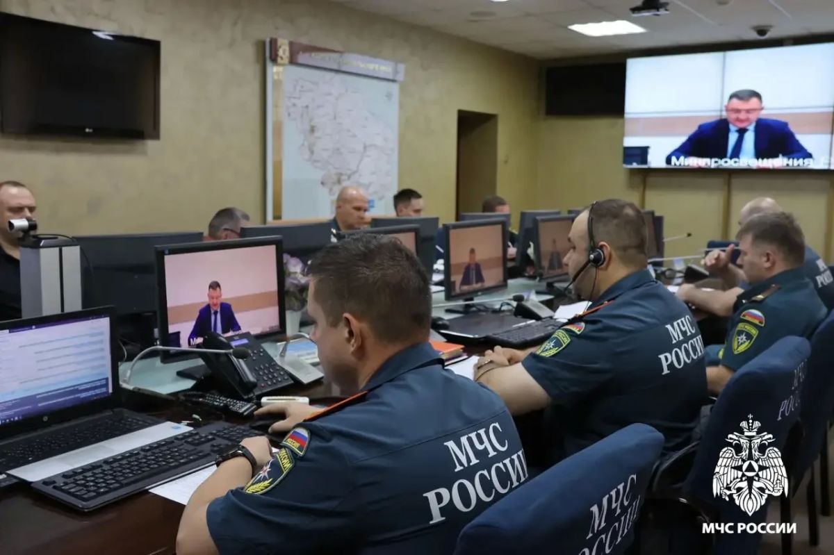 Подготовку образовательных учреждений обсудили в МЧС России Подготовку образовательных учреждений обсудили в МЧС России