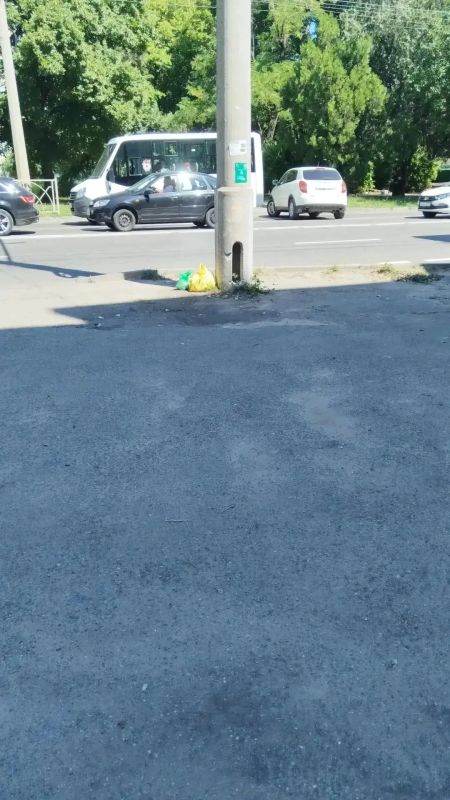 Мусор убрали в центре Ставрополя после обращения горожанки в "Победу26" Мусор убрали в центре Ставрополя после обращения горожанки в "Победу26"
