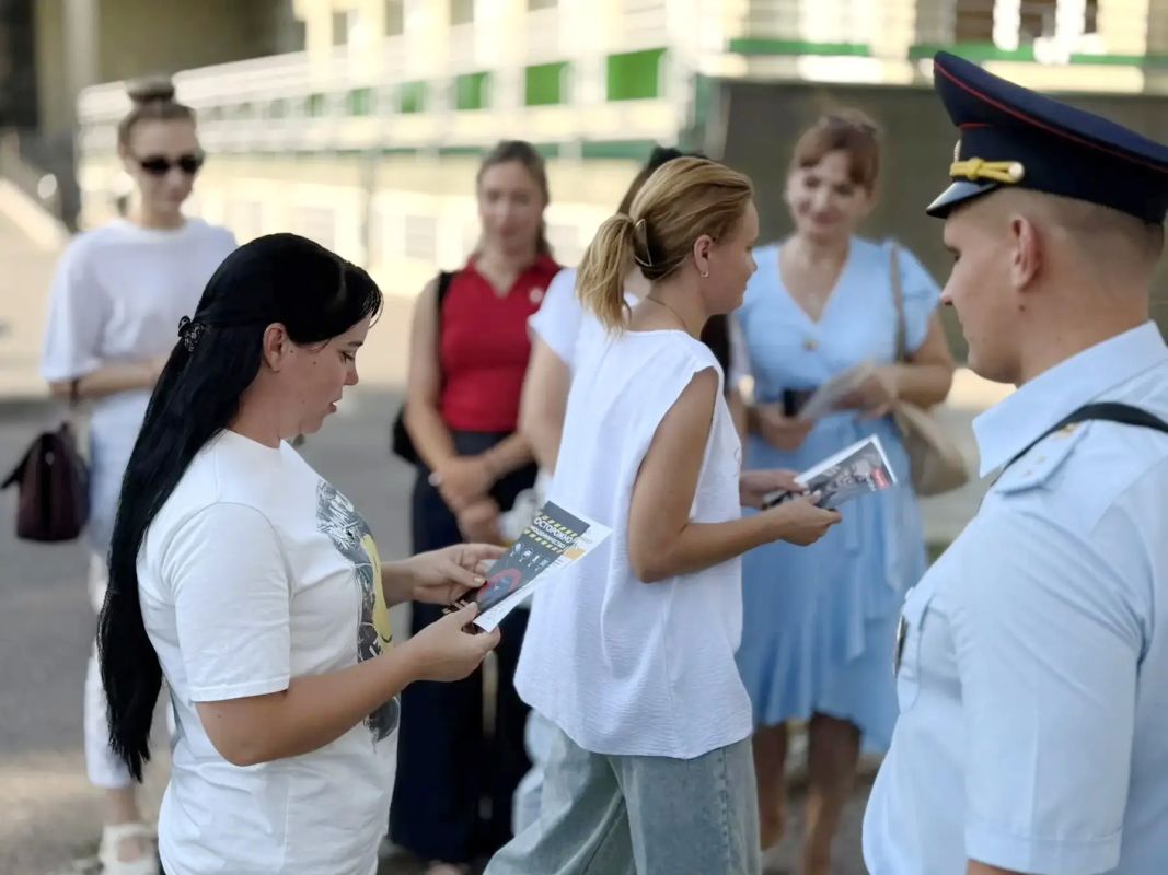 Полицейские Курского округа дали важные советы местным жителям, как не стать жертвой мошенников Полицейские Курского округа дали важные советы местным жителям, как не стать жертвой мошенников