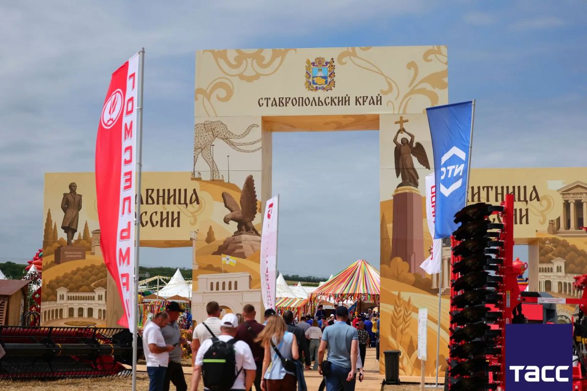 Проведение открытого чемпионата России по пахоте на Ставрополье позволит привлечь кадры на агропромышленные предприятия региона, сообщил губернатор края Владимир Владимиров в "Максе" Проведение открытого чемпионата России по пахоте на Ставрополье позволит привлечь кадры на агропромышленные предприятия региона, сообщил губернатор края Владимир Владимиров в "Максе"