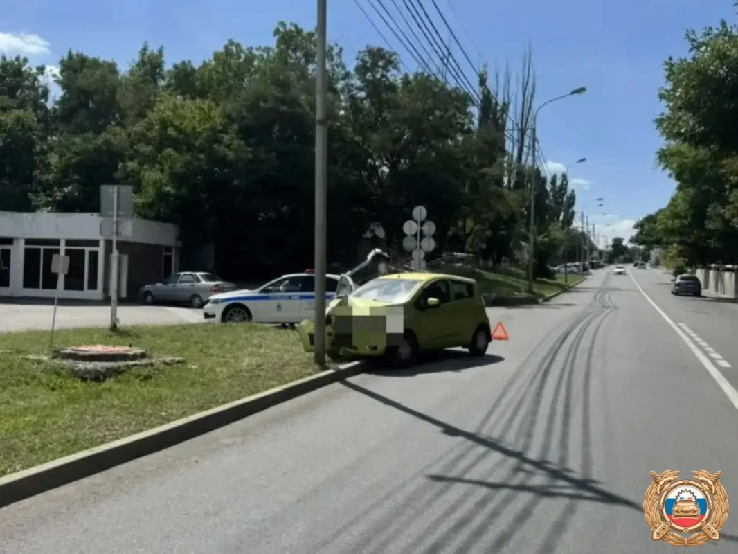 В Ставрополе автомобиль врезался в опору ЛЭП, пострадали два пассажира В Ставрополе автомобиль врезался в опору ЛЭП, пострадали два пассажира