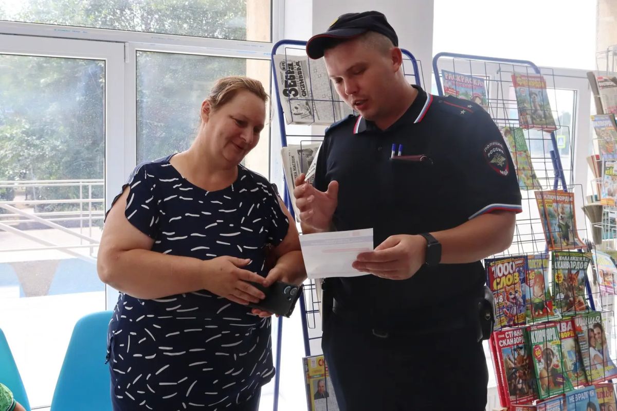 В Апанасенковском округе полицейские и общественники провели профилактическую работу против кибермошенничества В Апанасенковском округе полицейские и общественники провели профилактическую работу против кибермошенничества