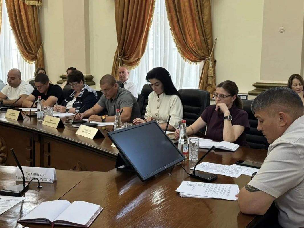 Сегодня в Ессентуках прошло заседание антитеррористической комиссии под председательством главы города Владимира Крутникова Сегодня в Ессентуках прошло заседание антитеррористической комиссии под председательством главы города Владимира Крутникова