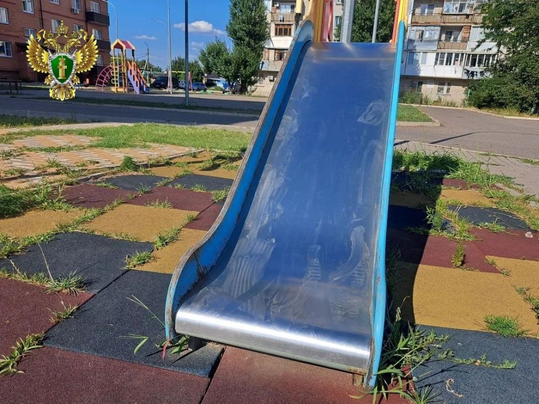 Прокуратура провела проверку по факту травмирования ребенка на детской площадке в Георгиевском округе