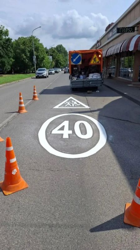 Скоро начнётся учебный год - и в Ессентуках делают всё, чтобы путь школьников был безопасным! Скоро начнётся учебный год - и в Ессентуках делают всё, чтобы путь школьников был безопасным!
