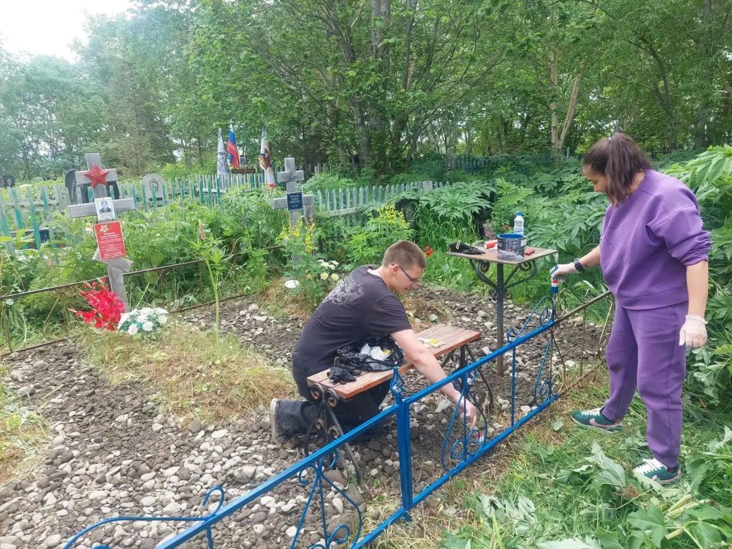 Офицеры СК и кадеты привели в порядок захоронение ветерана войны в Усть-Большерецком округе Офицеры СК и кадеты привели в порядок захоронение ветерана войны в Усть-Большерецком округе