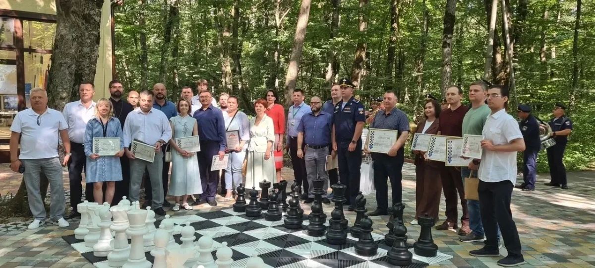 В Ставрополе прошёл II межведомственный благотворительный турнир по шахматам памяти Льва Омельченко В этом году он был посвящён Воздушно-десантным войскам Вооружённых сил Российской Федерации. В соревнованиях приняли участие... В Ставрополе прошёл II межведомственный благотворительный турнир по шахматам памяти Льва Омельченко В этом году он был посвящён Воздушно-десантным войскам Вооружённых сил Российской Федерации. В соревнованиях приняли участие...