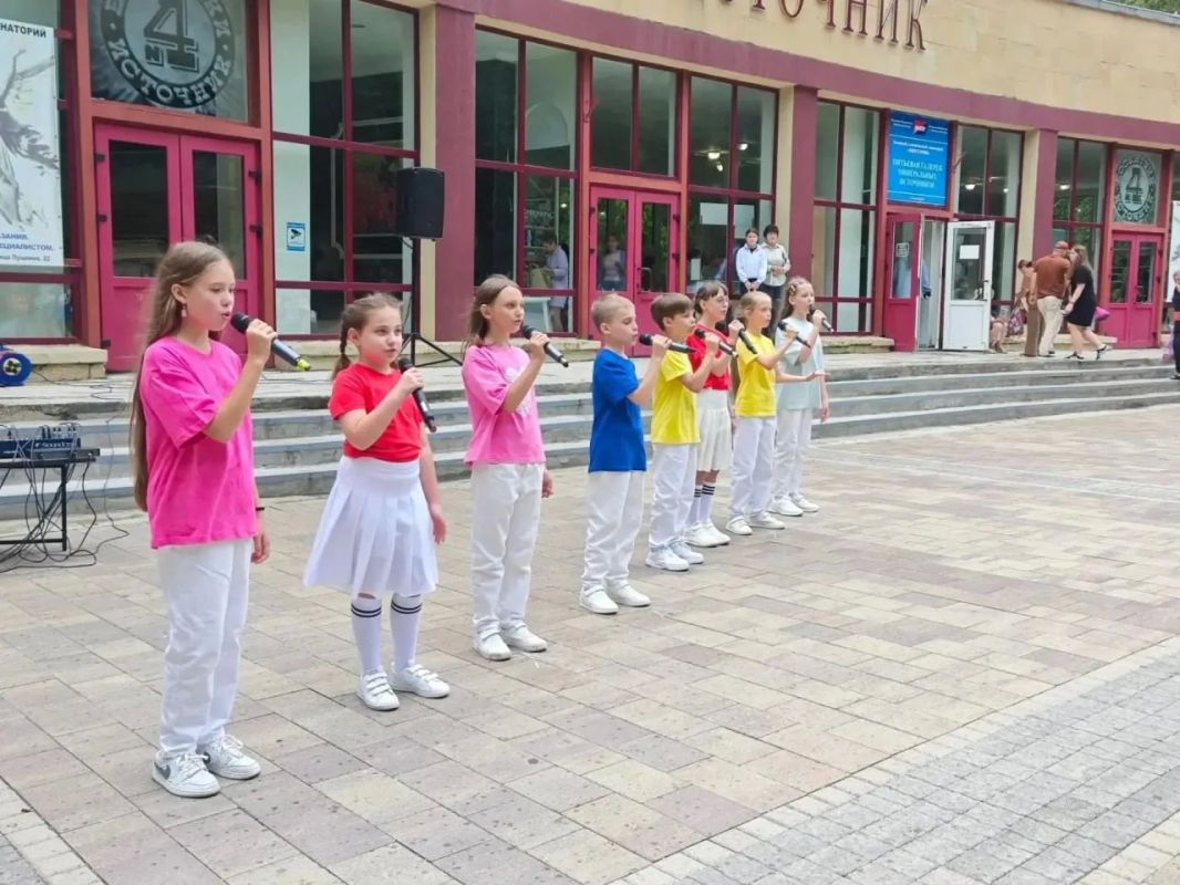 Лето в Ессентуках звучало особенно красиво - и вчера оно попрощалось с нами по-особенному Лето в Ессентуках звучало особенно красиво - и вчера оно попрощалось с нами по-особенному