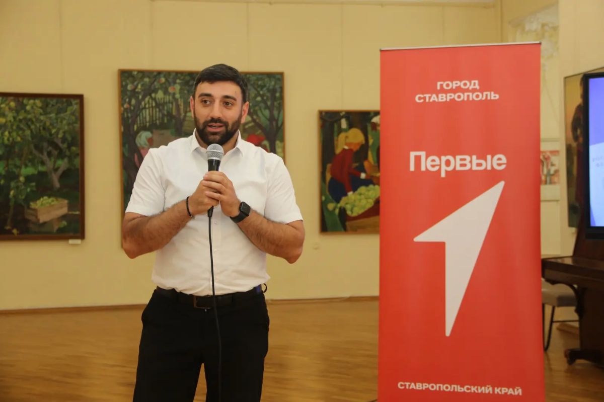 В Ставрополе сотрудники полиции краевого Главка и представители Общественного совета приняли участие в церемонии вручения паспортов юным гражданам В Ставрополе сотрудники полиции краевого Главка и представители Общественного совета приняли участие в церемонии вручения паспортов юным гражданам