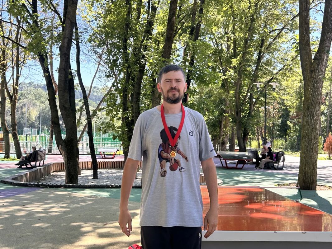 Результаты чемпионатов выходного дня! В рамках программы «Курортные выходные» на спортивных площадках у Старого озера состоялись чемпионаты выходного дня — участники состязались в настольном теннисе, шахматах и боулспорте Результаты чемпионатов выходного дня! В рамках программы «Курортные выходные» на спортивных площадках у Старого озера состоялись чемпионаты выходного дня — участники состязались в настольном теннисе, шахматах и боулспорте