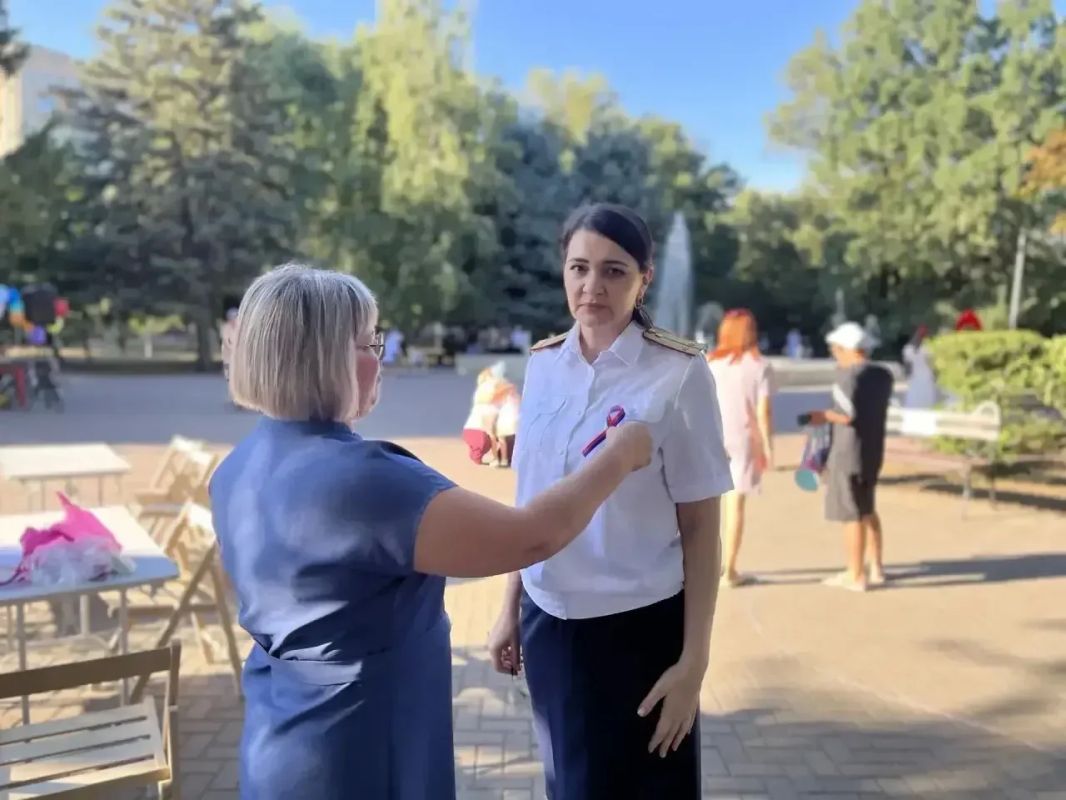 В Петровском округе следователи СКР приняли участие в мероприятиях по случаю празднования Дня Государственного флага Российской Федерации В Петровском округе следователи СКР приняли участие в мероприятиях по случаю празднования Дня Государственного флага Российской Федерации