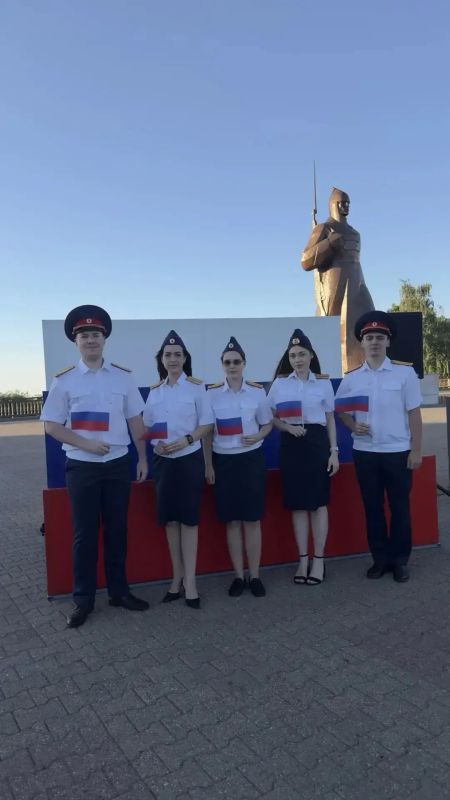 В Ставрополе в День Государственного флага Российской Федерации сотрудники СК России приняли участие в тематическом фотопроекте В Ставрополе в День Государственного флага Российской Федерации сотрудники СК России приняли участие в тематическом фотопроекте