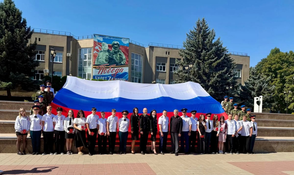 В Кочубеевском и в Шпаковском округах сотрудники СКР приняли участие в торжественном вручении паспортов юным гражданам Российской Федерации В Кочубеевском и в Шпаковском округах сотрудники СКР приняли участие в торжественном вручении паспортов юным гражданам Российской Федерации