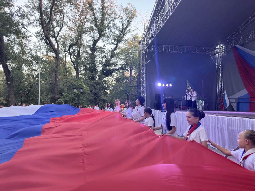 В Георгиевске и в Пятигорске сотрудники СКР приняли участие в праздничных мероприятиях в честь празднования Дня Государственного флага Российской Федерации В Георгиевске и в Пятигорске сотрудники СКР приняли участие в праздничных мероприятиях в честь празднования Дня Государственного флага Российской Федерации