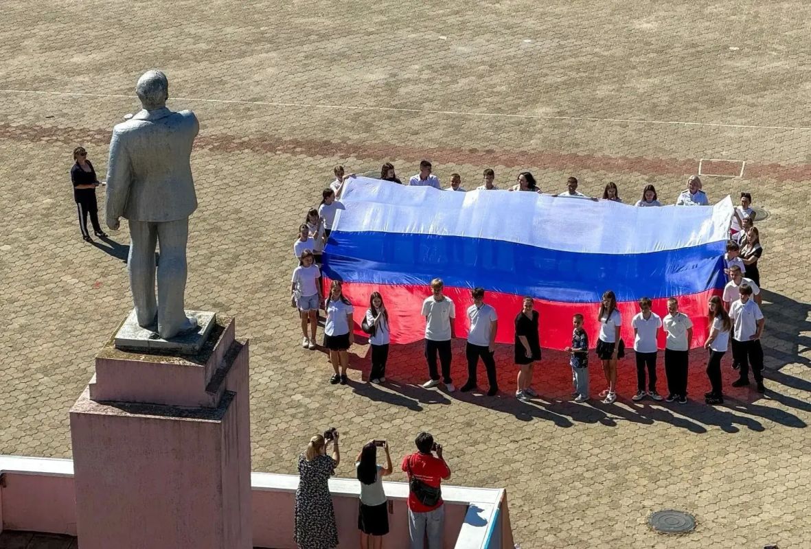 В Изобильненском и в Александровском округах офицеры СК России приняли участие в патриотических мероприятиях ко Дню Государственного флага Российской Федерации В Изобильненском и в Александровском округах офицеры СК России приняли участие в патриотических мероприятиях ко Дню Государственного флага Российской Федерации