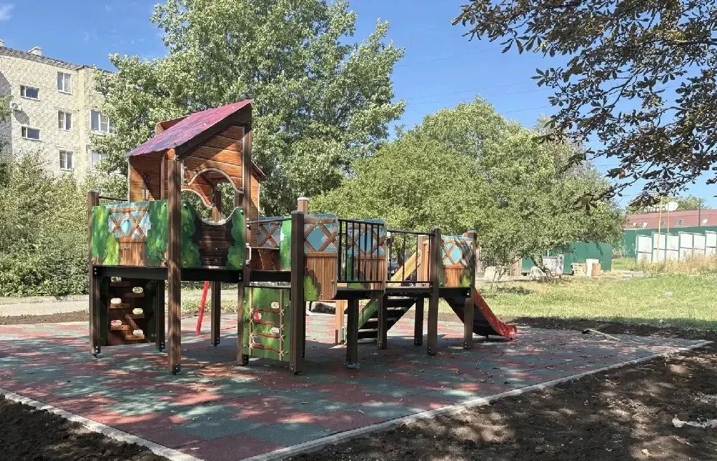 Иван Ульянченко: Еще 11 детских площадок отремонтировали в рамках городской программы благоустройства дворовых территорий