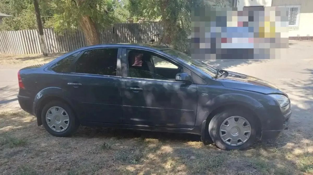 Ехавшие на одном самокате школьницы попали под колеса авто в Красногвардейском округе