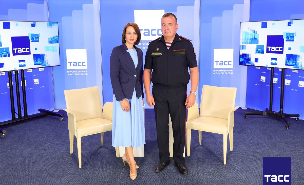 Главное из заявлений, а также фоторепортаж с пресс-конференции в Региональном информационном центре "ТАСС Кавказ" в Пятигорске, посвященной вопросам оборота оружия на Северном Кавказе и мерам по обеспечению общественной... Главное из заявлений, а также фоторепортаж с пресс-конференции в Региональном информационном центре "ТАСС Кавказ" в Пятигорске, посвященной вопросам оборота оружия на Северном Кавказе и мерам по обеспечению общественной...