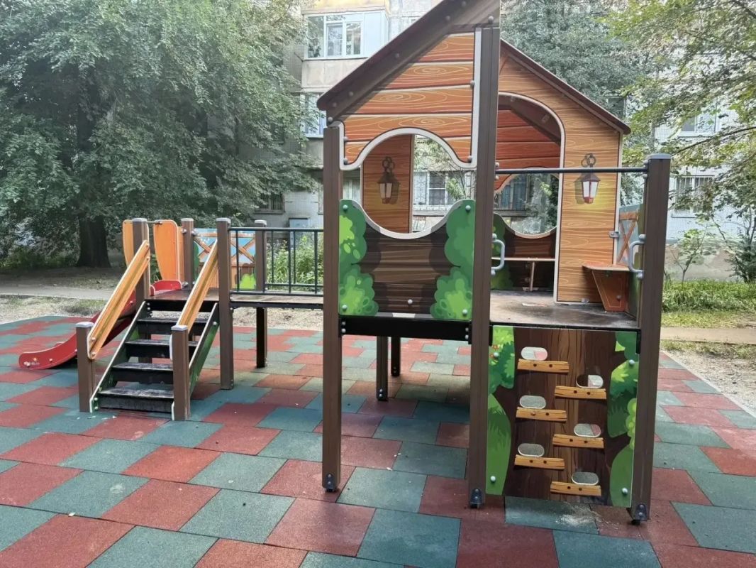Иван Ульянченко: Еще 11 детских площадок отремонтировали в рамках городской программы благоустройства дворовых территорий Иван Ульянченко: Еще 11 детских площадок отремонтировали в рамках городской программы благоустройства дворовых территорий