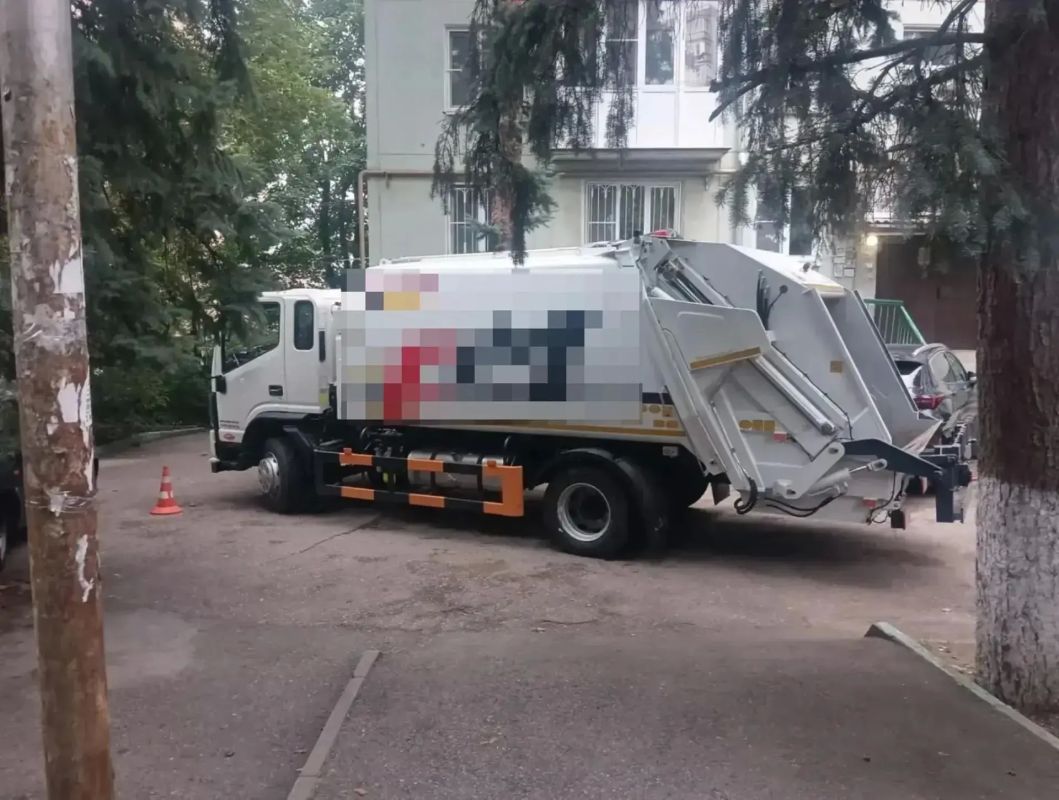 Большегруз, сдавая назад, задавил пешехода в Кисловодске Большегруз, сдавая назад, задавил пешехода в Кисловодске