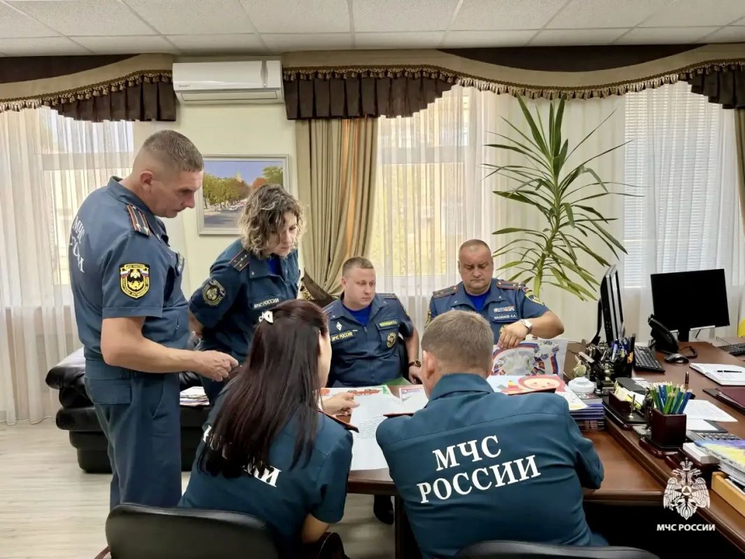 Лучшие рисунки сотрудников МЧС Ставрополья и их близких отправят на всероссийский конкурс в Москву Лучшие рисунки сотрудников МЧС Ставрополья и их близких отправят на всероссийский конкурс в Москву