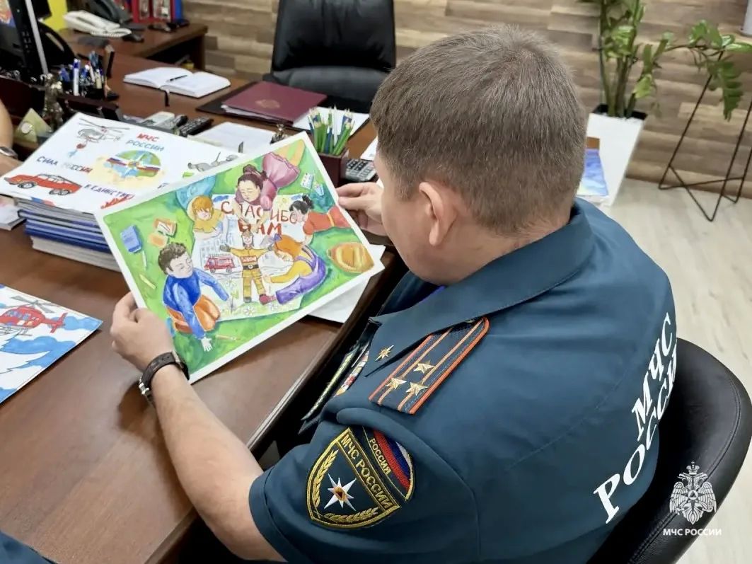 Лучшие рисунки сотрудников МЧС Ставрополья и их близких отправят на всероссийский конкурс в Москву Лучшие рисунки сотрудников МЧС Ставрополья и их близких отправят на всероссийский конкурс в Москву