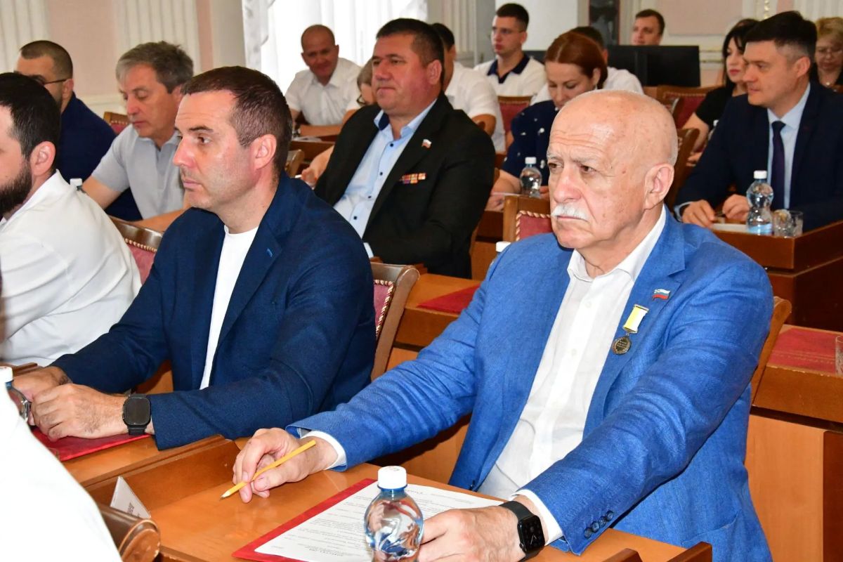 В Ставрополе под председательством Георгия Колягина состоялось очередное заседание местного парламента В Ставрополе под председательством Георгия Колягина состоялось очередное заседание местного парламента