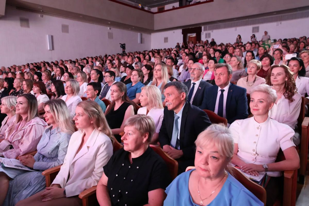 Исполняющий полномочия председателя краевой Думы Дмитрий Судавцов принял участие в августовской педагогической конференции города Ставрополя Исполняющий полномочия председателя краевой Думы Дмитрий Судавцов принял участие в августовской педагогической конференции города Ставрополя