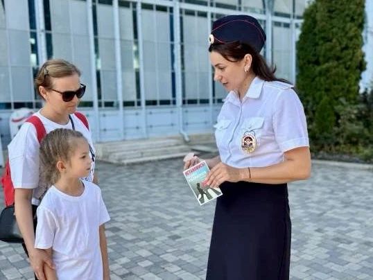 В Железноводске автоинспекторы призвали посетителей Курортного парка быть культурными участниками дорожного движения В Железноводске автоинспекторы призвали посетителей Курортного парка быть культурными участниками дорожного движения