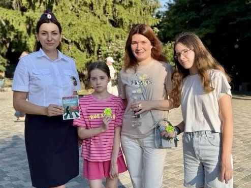 В Железноводске автоинспекторы призвали посетителей Курортного парка быть культурными участниками дорожного движения В Железноводске автоинспекторы призвали посетителей Курортного парка быть культурными участниками дорожного движения