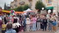Детские забавы Чебурашка не мог оставить без внимания своих друзей, поэтому на главном курортном бульваре прошла детская интерактивная игра