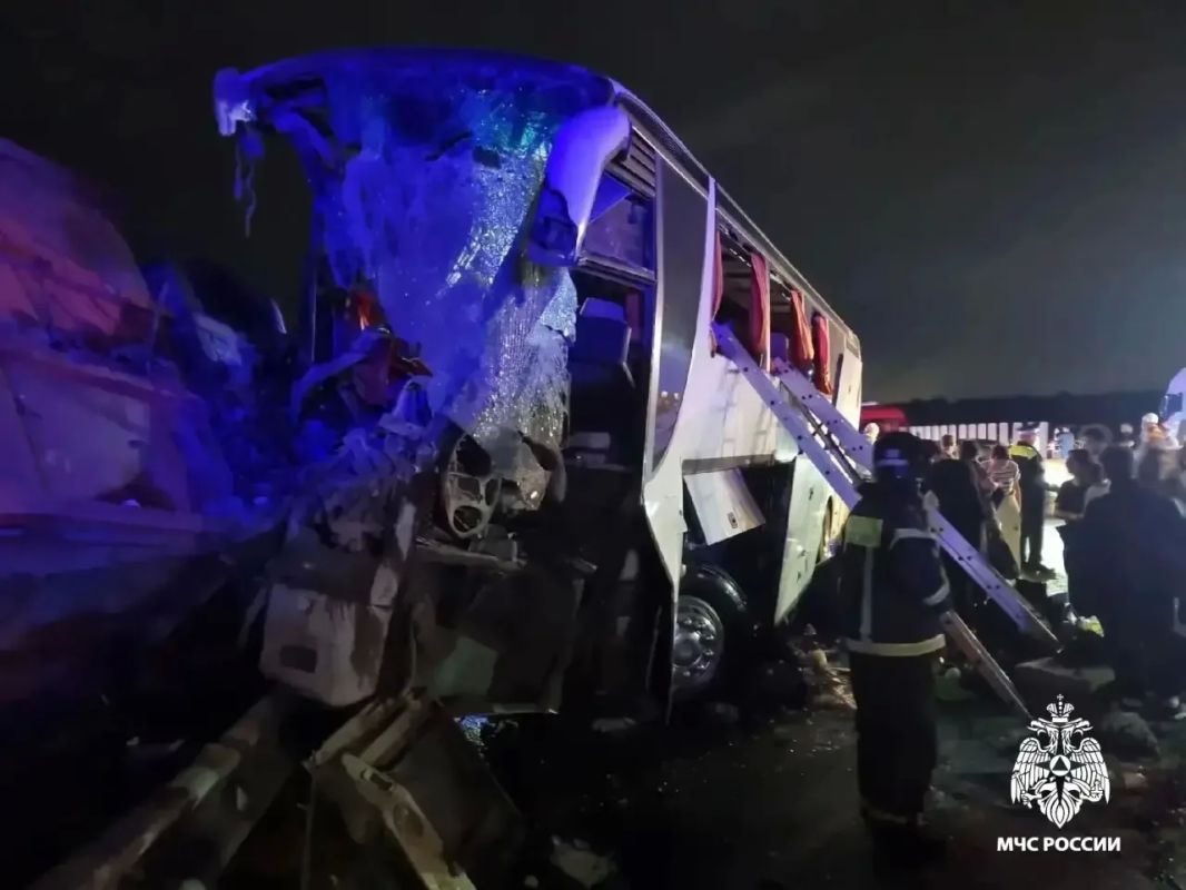 На Ставрополье в ДТП с участием пассажирского автобуса погибли пять человек На Ставрополье в ДТП с участием пассажирского автобуса погибли пять человек
