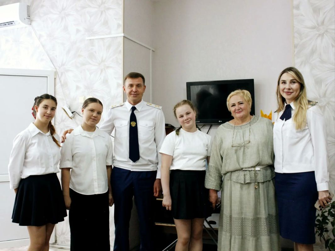 Накануне Дня знаний Юрий Немкин встретился с юными жителями Кисловодска Накануне Дня знаний Юрий Немкин встретился с юными жителями Кисловодска