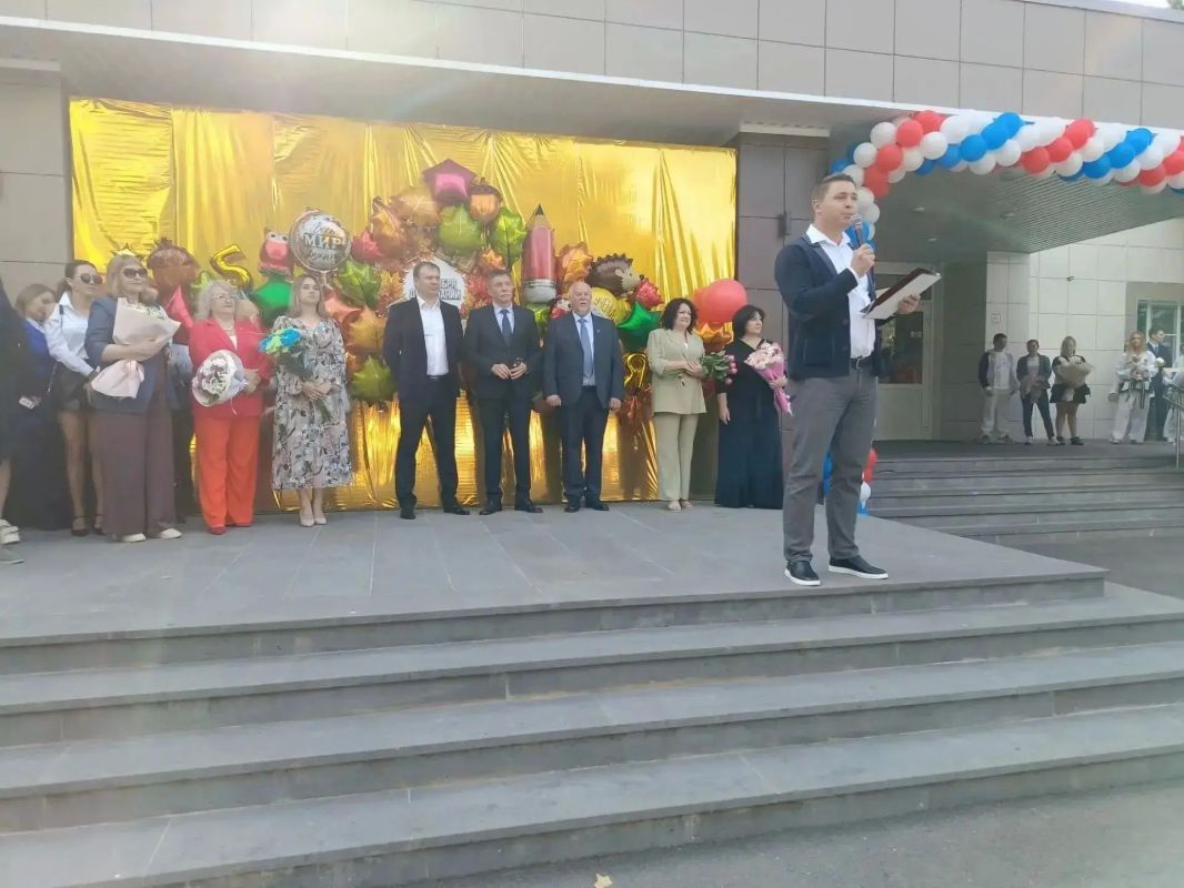В школах краевой столицы прозвучали первые звонки В школах краевой столицы прозвучали первые звонки