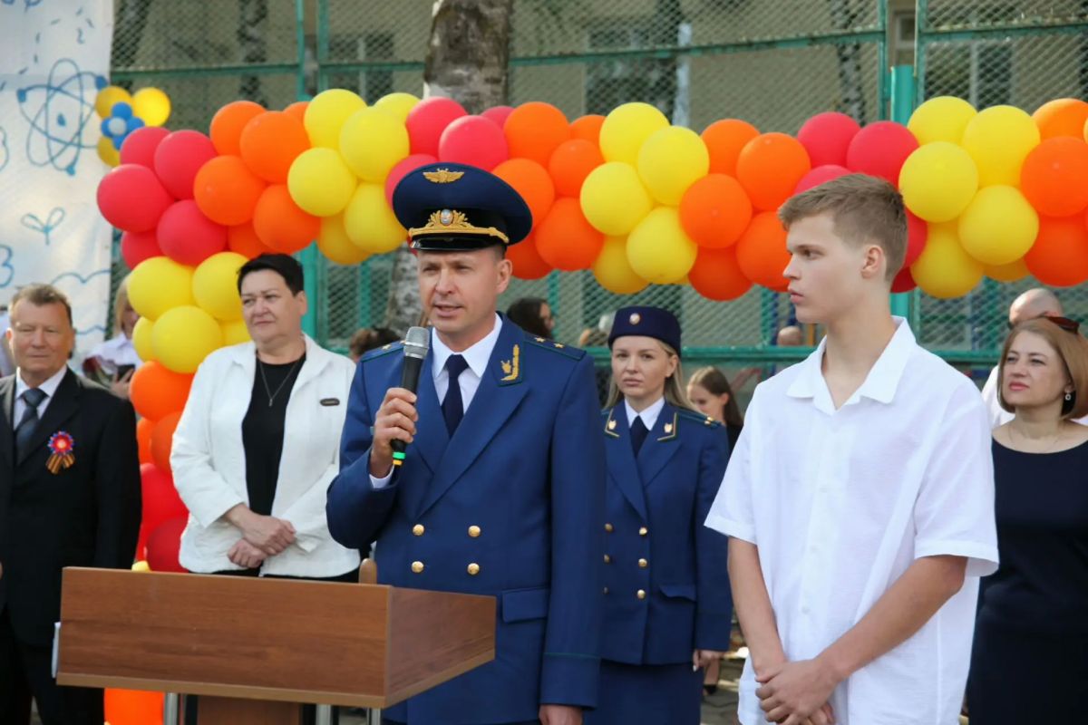 Прокурор Ставропольского края принял участие в торжественном мероприятии, посвященном Дню знаний