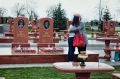 «Ты идешь, а у тебя под ногами мягко»: история бесланской заложницы, потерявшей в теракте брата и сестру