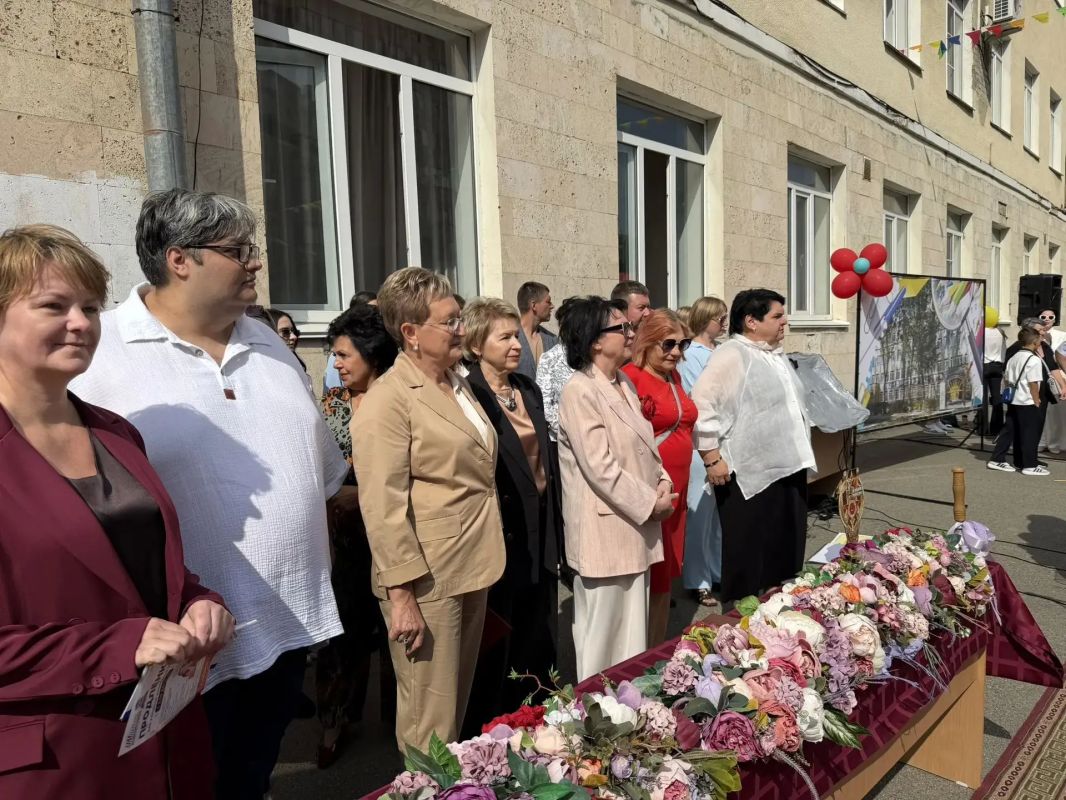 В школах краевой столицы прозвучали первые звонки В школах краевой столицы прозвучали первые звонки