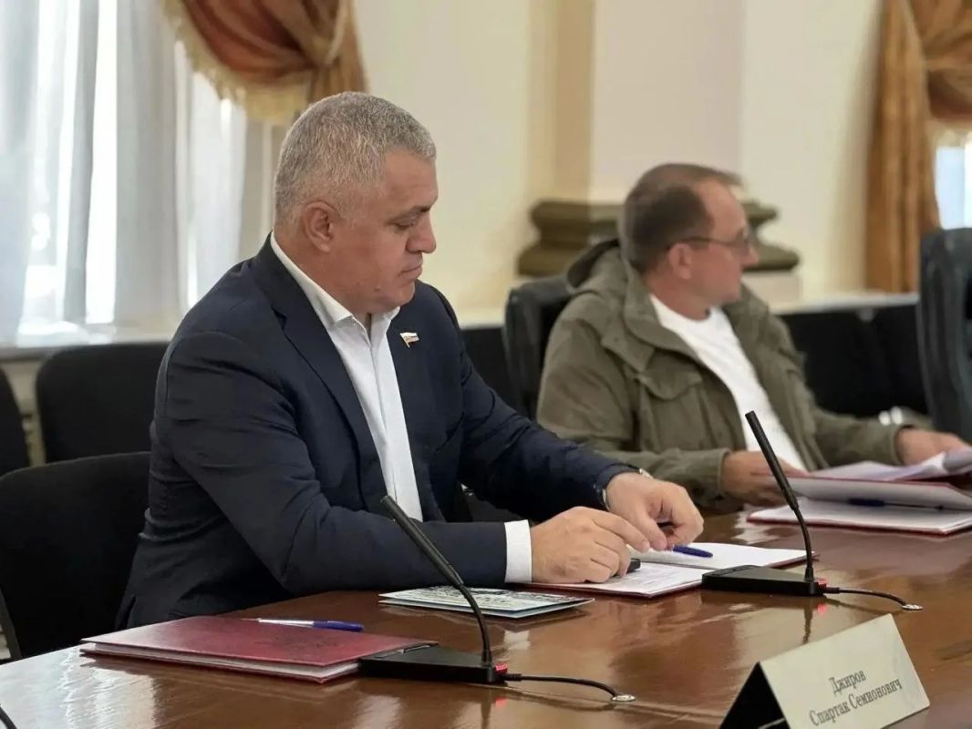 Глава города Ессентуки провел традиционную встречу с депутатами Глава города Ессентуки провел традиционную встречу с депутатами