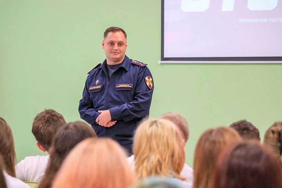 Офицеры Управления Росгвардии по Ставропольскому краю и его структурных подразделений провели комплекс профилактических мероприятий в образовательных учреждениях региона в рамках Дня солидарности в борьбе с терроризмом Офицеры Управления Росгвардии по Ставропольскому краю и его структурных подразделений провели комплекс профилактических мероприятий в образовательных учреждениях региона в рамках Дня солидарности в борьбе с терроризмом