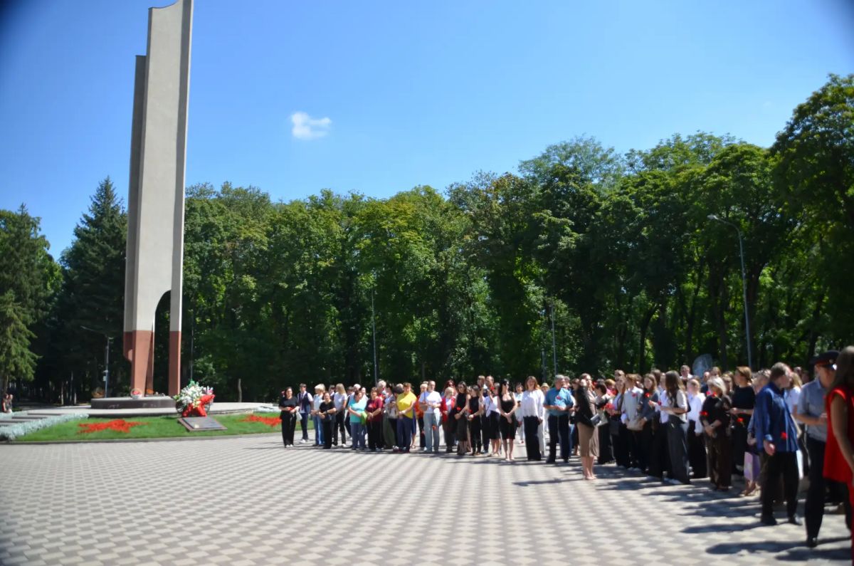 В Ессентуках сотрудники СКР приняли участие в мероприятии, посвященном Дню солидарности в борьбе с терроризмом В Ессентуках сотрудники СКР приняли участие в мероприятии, посвященном Дню солидарности в борьбе с терроризмом