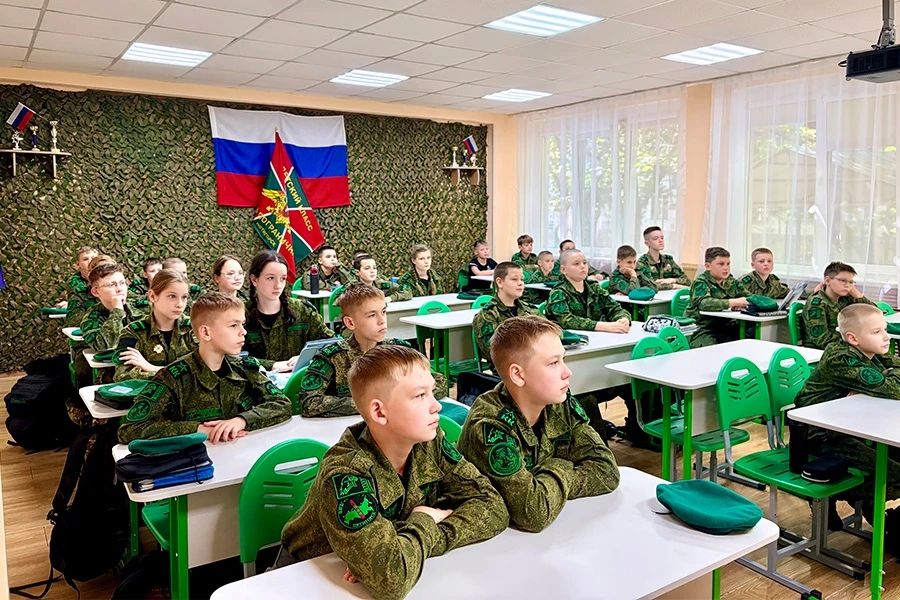 Офицеры Управления Росгвардии по Ставропольскому краю и его структурных подразделений провели комплекс профилактических мероприятий в образовательных учреждениях региона в рамках Дня солидарности в борьбе с терроризмом Офицеры Управления Росгвардии по Ставропольскому краю и его структурных подразделений провели комплекс профилактических мероприятий в образовательных учреждениях региона в рамках Дня солидарности в борьбе с терроризмом