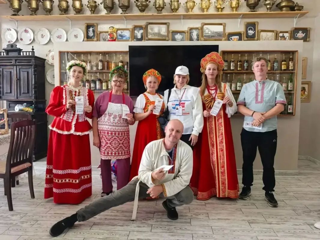 Во время поквартирного обхода в рамках проекта «ИнформУИК» члены УИК №730 города Лермонтова узнали, что на их участке живёт юбиляр, который собирает за одним столом семь семей из родного дома по улице Молодёжной Во время поквартирного обхода в рамках проекта «ИнформУИК» члены УИК №730 города Лермонтова узнали, что на их участке живёт юбиляр, который собирает за одним столом семь семей из родного дома по улице Молодёжной