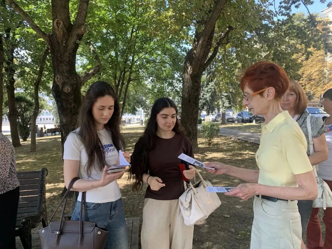 В День солидарности в борьбе с терроризмом в Пятигорске проходят памятные митинги и тематические мероприятия В День солидарности в борьбе с терроризмом в Пятигорске проходят памятные митинги и тематические мероприятия