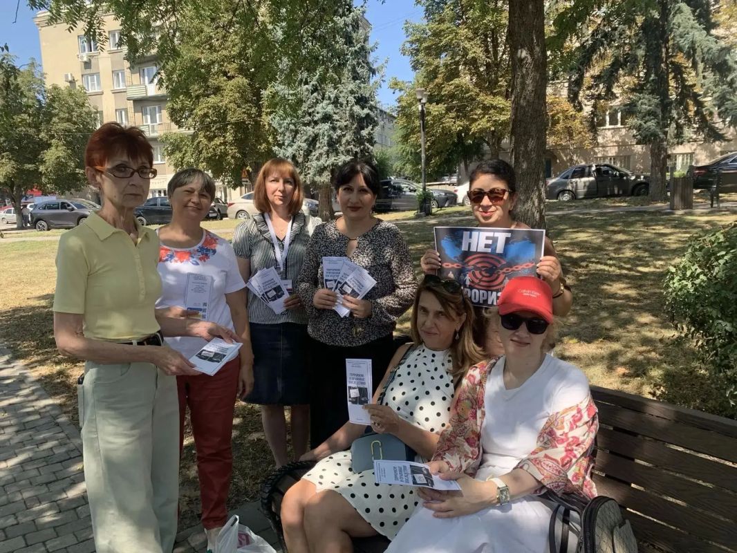 В День солидарности в борьбе с терроризмом в Пятигорске проходят памятные митинги и тематические мероприятия В День солидарности в борьбе с терроризмом в Пятигорске проходят памятные митинги и тематические мероприятия