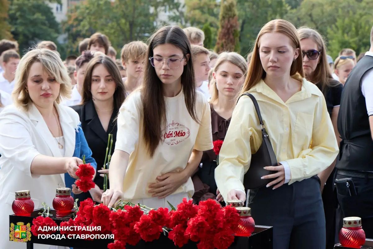 В Ставрополе почтили память погибших в терактах В Ставрополе почтили память погибших в терактах